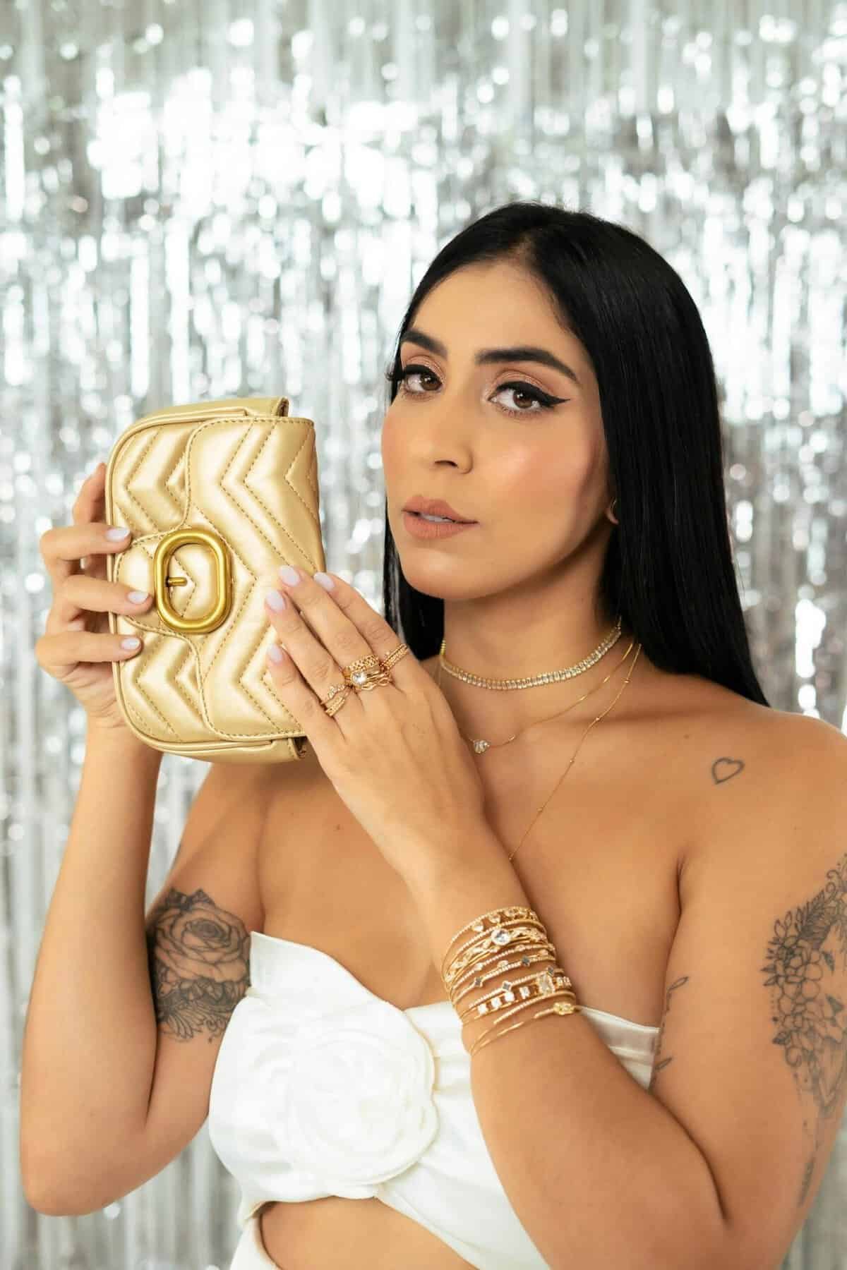 How To Apply Mascara With False Eyelashes. How To Apply Mascara With False Eyelashes.