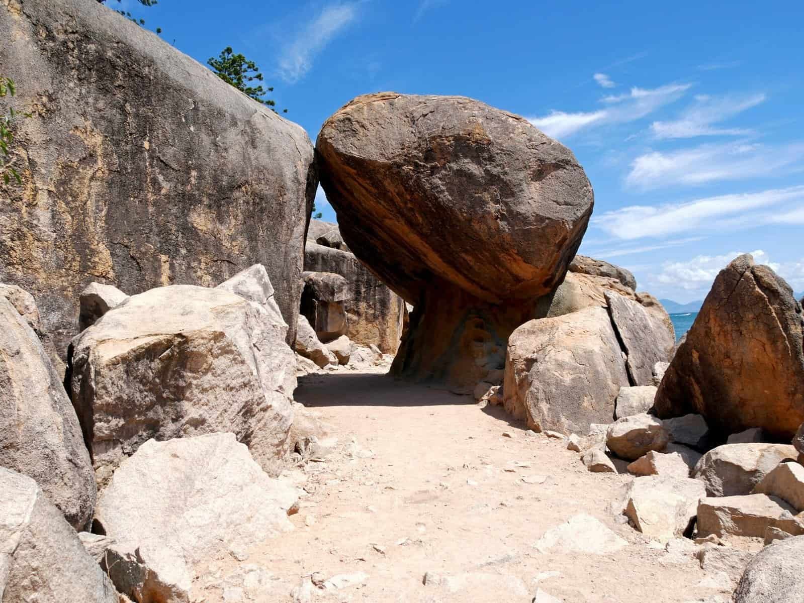 Tips For Using Magnetic Eyelashes.