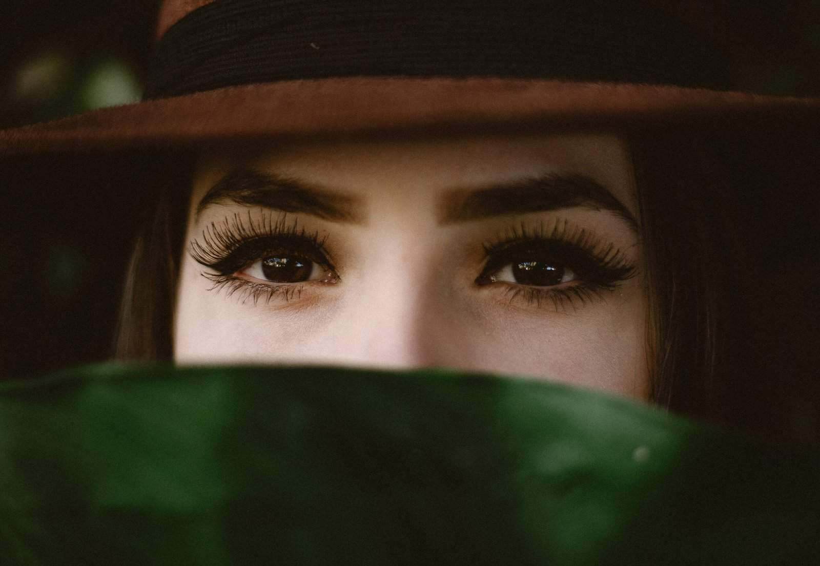 Tips For Applying False Eyelashes With Glasses. Tips For Applying False Eyelashes With Glasses.
