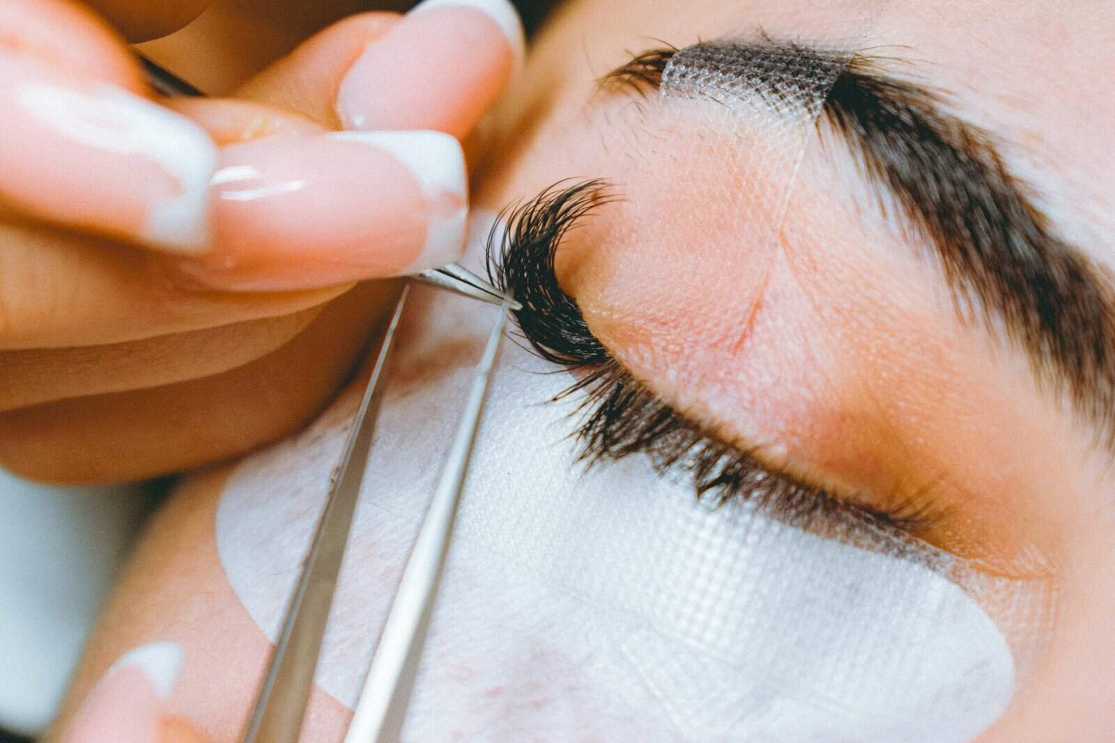 How To Apply False Eyelashes Without Damaging Your Eyeliner.