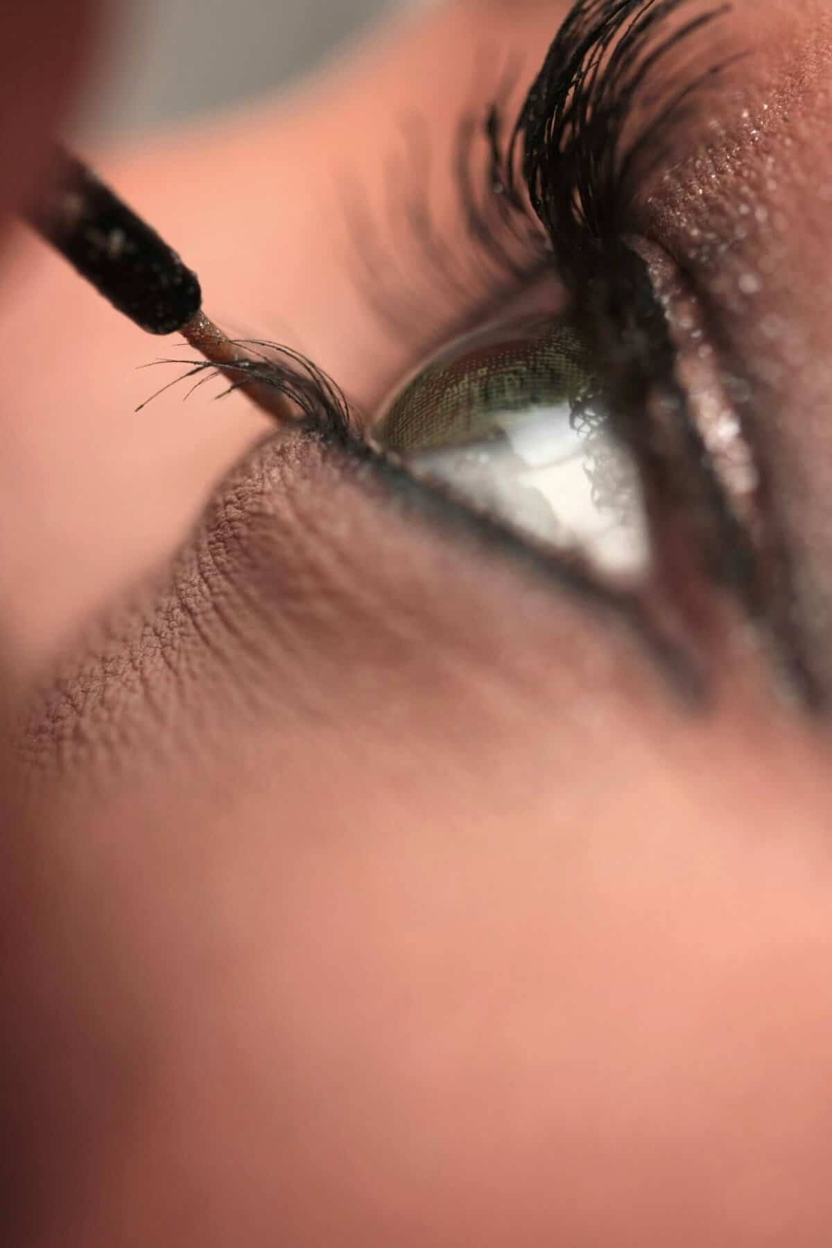 How To Apply Lashes For A Lifted Lash Effect. How To Apply Lashes For A Lifted Lash Effect.
