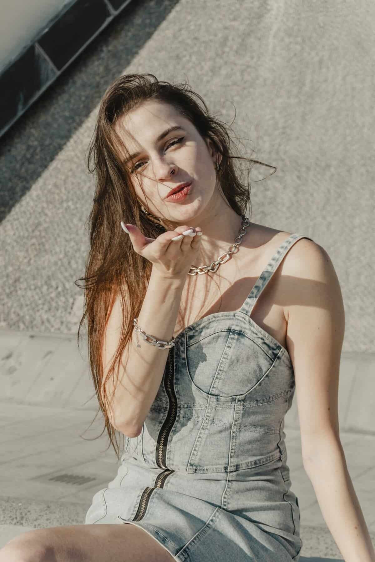 The Latest Makeup Trends and Backstage Tips for a Flawless Look