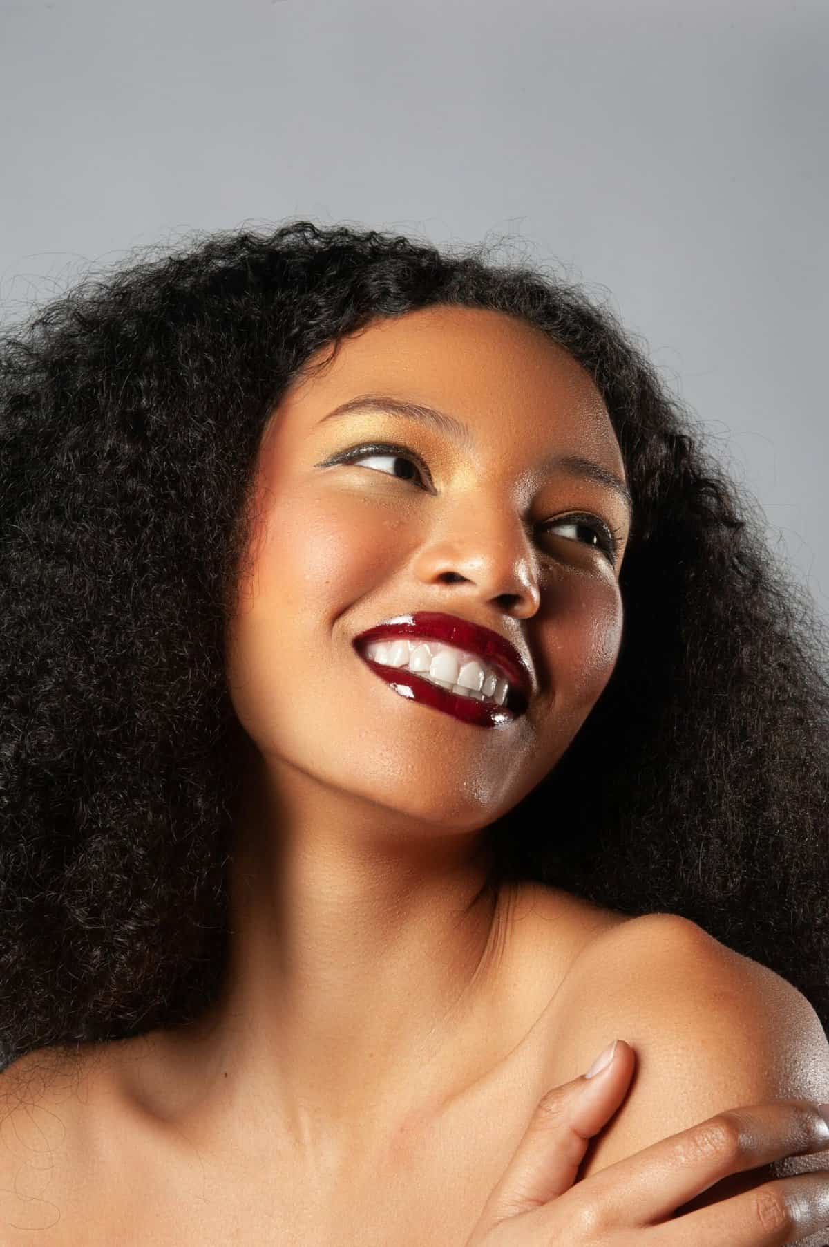 The Latest Makeup Trends and Backstage Tips for a Flawless Look