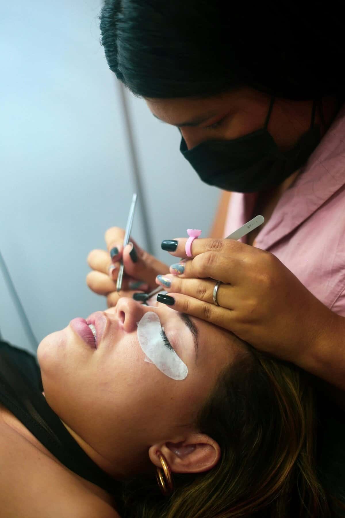 How To Apply Lashes For An Elongated Eye Shape. How To Apply Lashes For An Elongated Eye Shape.