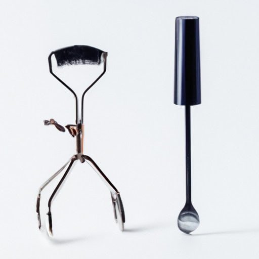 Should I Apply Mascara Before Or After Putting On False Eyelashes?