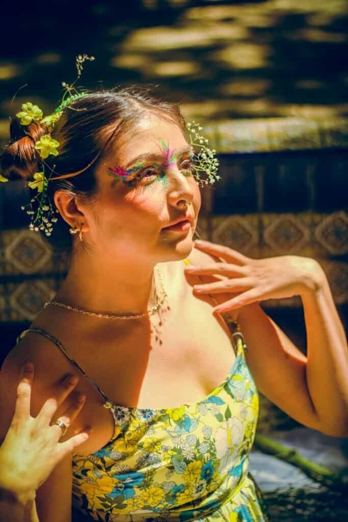 How To Apply False Eyelashes For A Natural Day Look.